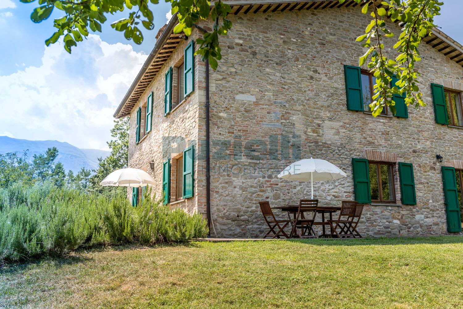 Custom Contry Contry House for sale in Amandola Ref. PU-059