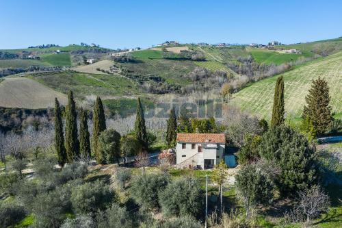 Casale in vendita a Montefiore dell'Aso