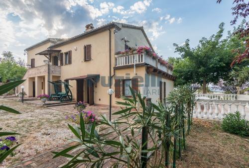  for sale in Camporotondo di Fiastrone