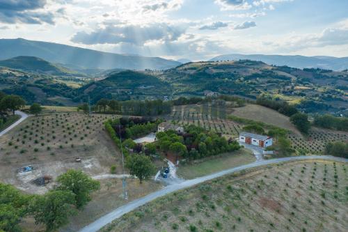 Casale in vendita a Camporotondo di Fiastrone