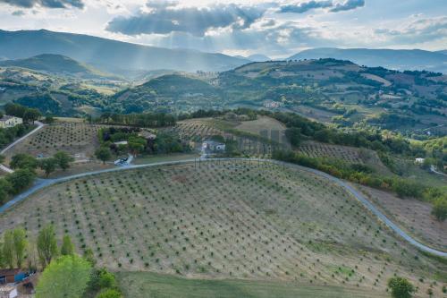 Casale in vendita a Camporotondo di Fiastrone