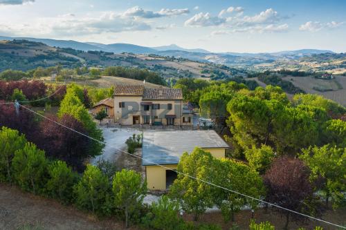 Casale in vendita a Camporotondo di Fiastrone