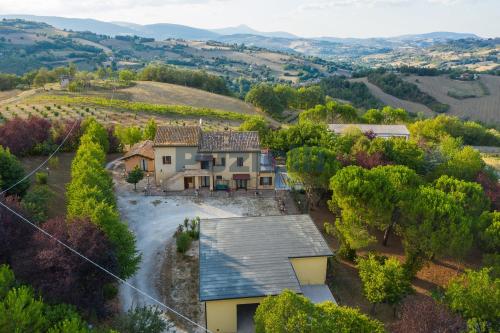 Casale in vendita a Camporotondo di Fiastrone