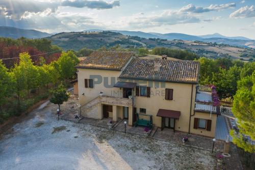 Casale in vendita a Camporotondo di Fiastrone