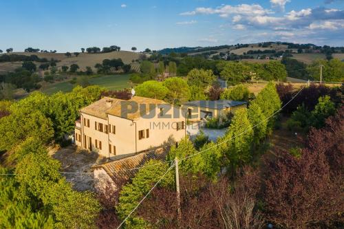 Casale in vendita a Camporotondo di Fiastrone