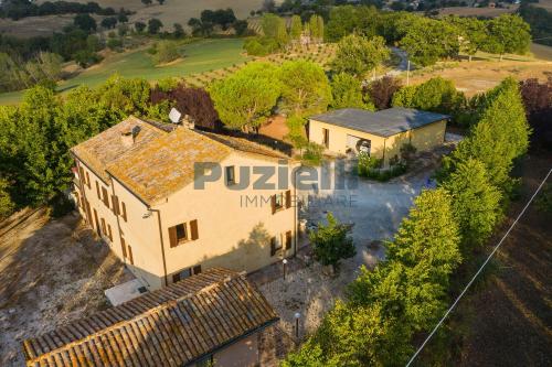 Casale in vendita a Camporotondo di Fiastrone