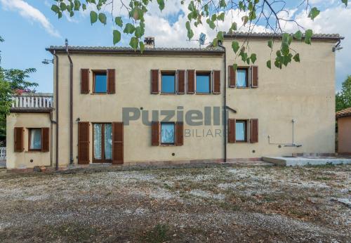  for sale in Camporotondo di Fiastrone