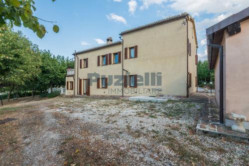  for sale in Camporotondo di Fiastrone