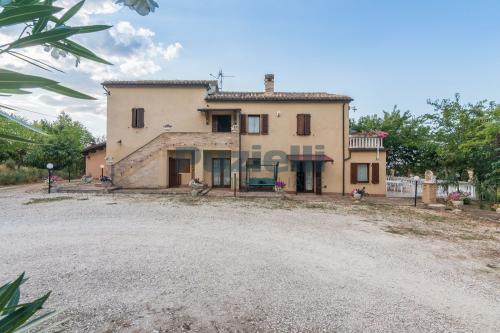  for sale in Camporotondo di Fiastrone