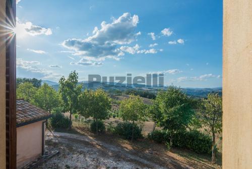 Casale in vendita a Camporotondo di Fiastrone