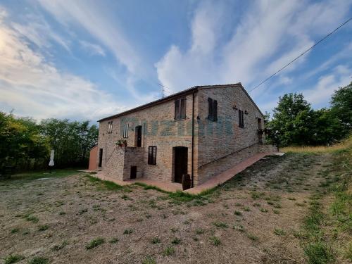 Casale in vendita a Monteleone di Fermo