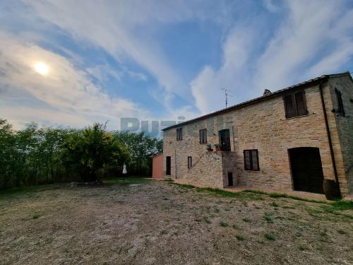 Casale in vendita a Monteleone di Fermo