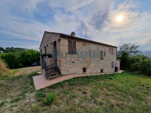 Casale in vendita a Monteleone di Fermo