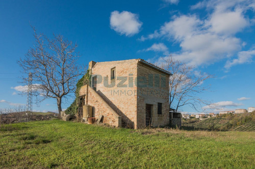 Casale in vendita a Carassai