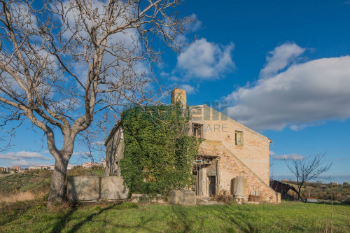 Casale in vendita a Carassai