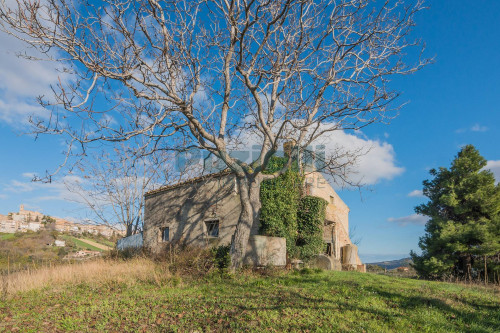 Casale in vendita a Carassai