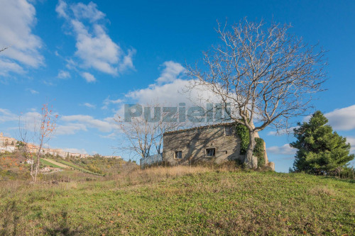 Casale in vendita a Carassai