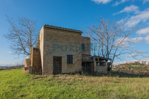 Casale in vendita a Carassai