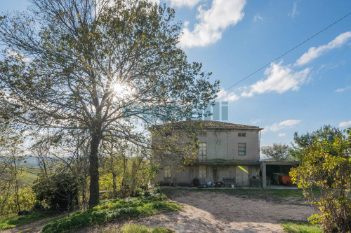 Casale in vendita a Carassai