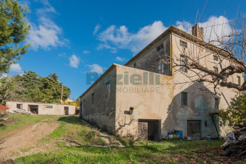 Casale in vendita a Carassai