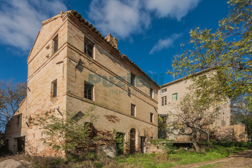 Casale in vendita a Carassai