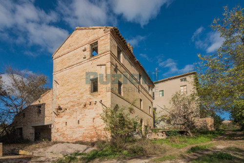 Casale in vendita a Carassai
