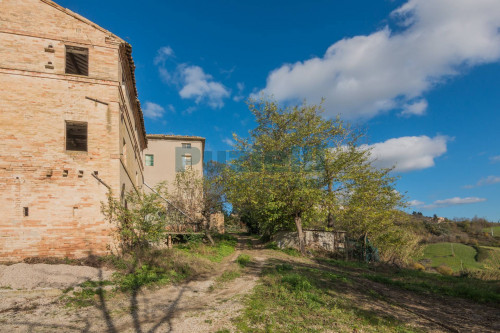 Casale in vendita a Carassai