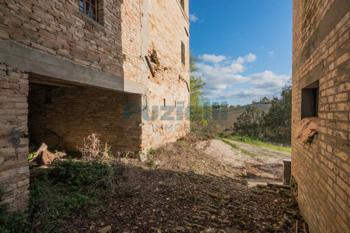 Casale in vendita a Carassai