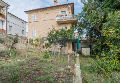 Casa indipendente in vendita a Monsampietro Morico