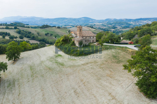 Rustico in vendita a San Severino Marche