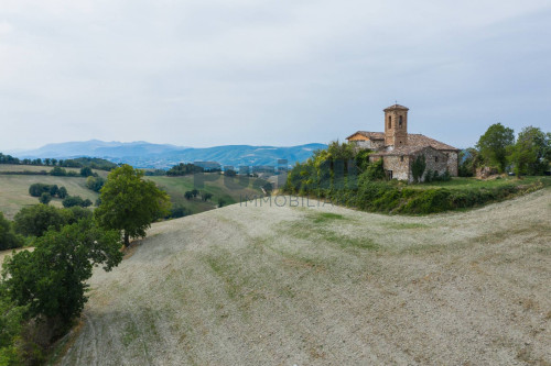 Rustico in vendita a San Severino Marche