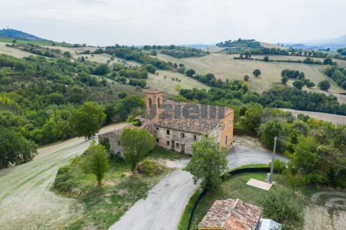 Rustico in vendita a San Severino Marche