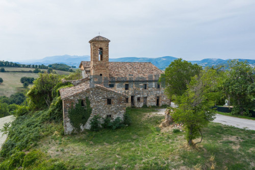 Rustico in vendita a San Severino Marche