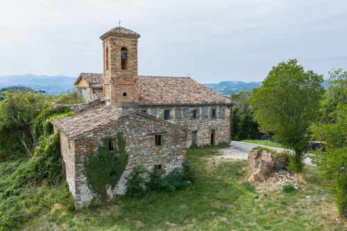 Rustico in vendita a San Severino Marche