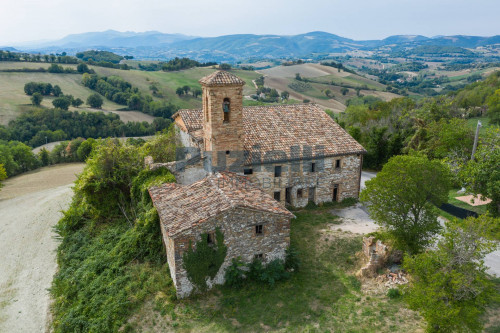 Rustico in vendita a San Severino Marche