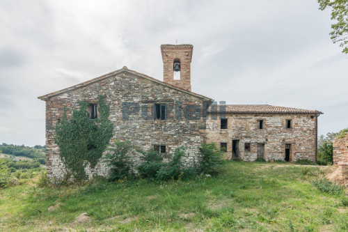 Rustico in vendita a San Severino Marche