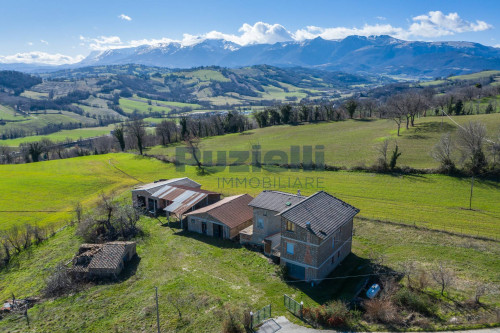 Casale in vendita a San Ginesio