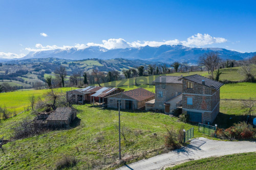 Casale in vendita a San Ginesio