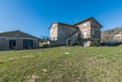  for sale in San Ginesio