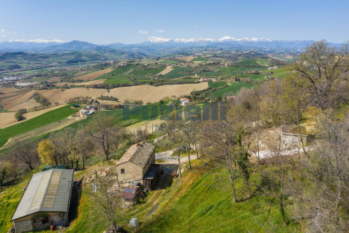 Rustico in vendita a Monterubbiano