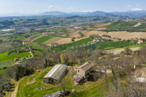 Rustico in vendita a Monterubbiano