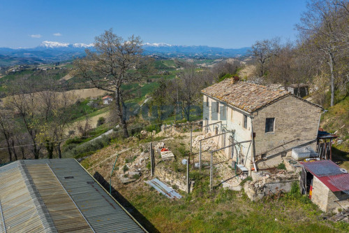 Rustico in vendita a Monterubbiano