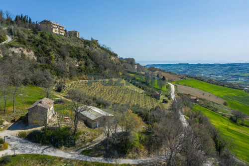 Rustico in vendita a Monterubbiano