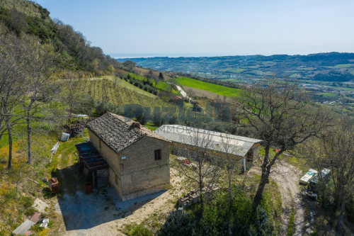 Rustico in vendita a Monterubbiano