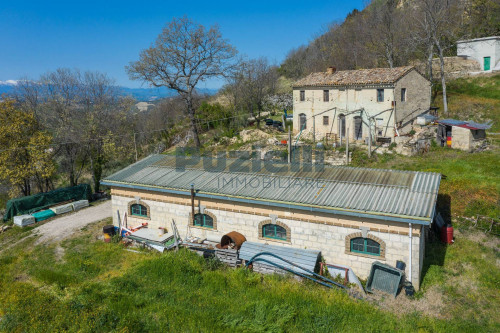 Rustico in vendita a Monterubbiano