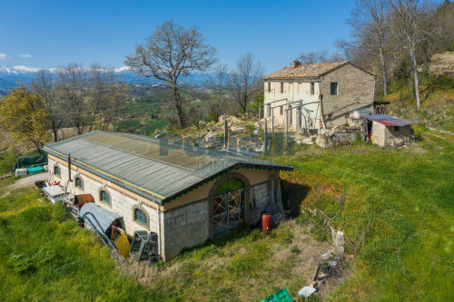 Rustico in vendita a Monterubbiano