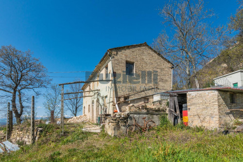 Rustico in vendita a Monterubbiano