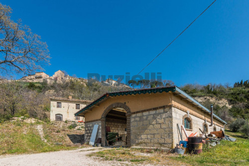 Rustico in vendita a Monterubbiano