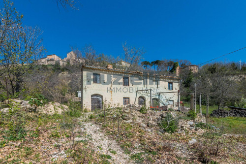 Rustico in vendita a Monterubbiano