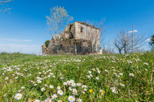 Rustico in vendita a Montefalcone Appennino